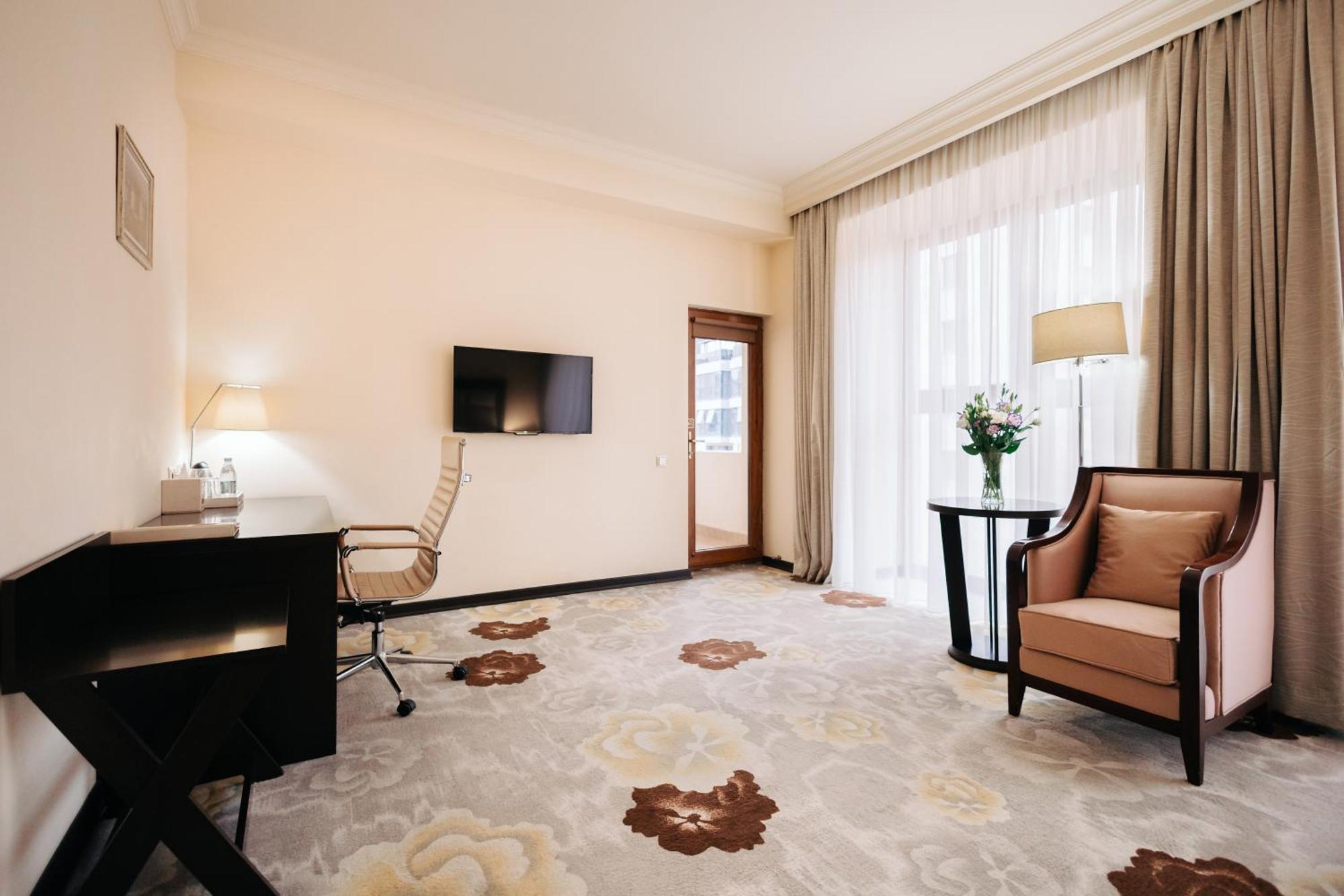 Paris Hotel Yerevan Luaran gambar